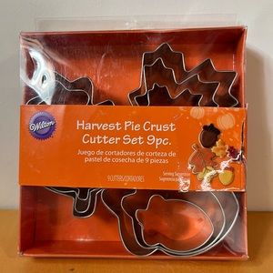 Wilton Harvest Pie Crust Cutter Set 9 Piece with Recipe Included